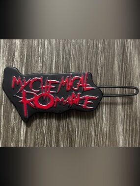 (FREE WITH BUNDLE) My Chemical Romance Early 2000s Black and Red Hair Clip